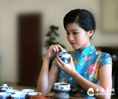 多喝黑茶的女生不显老