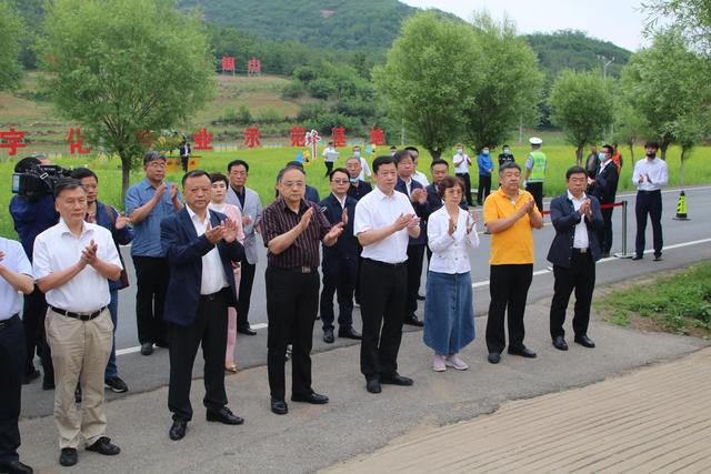 “中国最美智蜂小镇”落户葫芦岛连山区