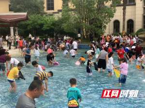 南县泥鳅养殖(南县住建局为青少年“避暑防溺”撑起一片天)