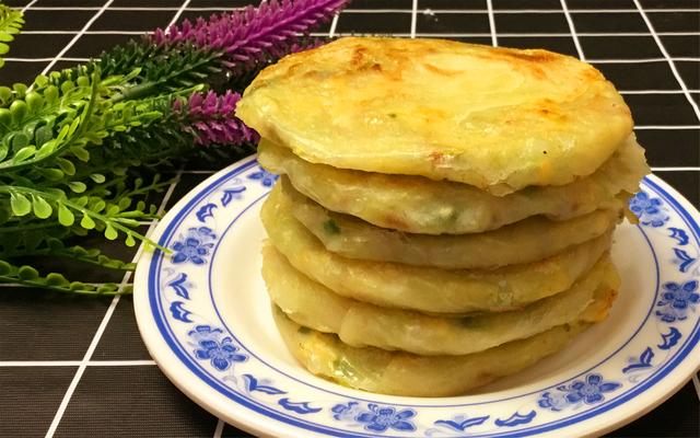 老阿姨教“西葫芦馅饼”，皮薄馅大，鲜香爽口，好吃忘不掉