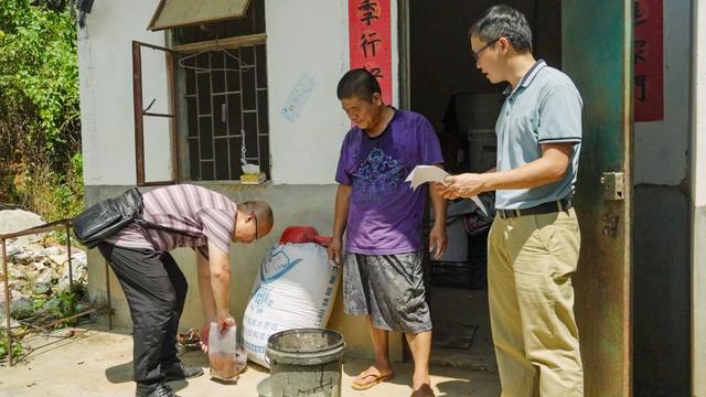 农村科技特派员推广灵芝胡须鸡养殖，助力博罗柏塘乡村振兴！