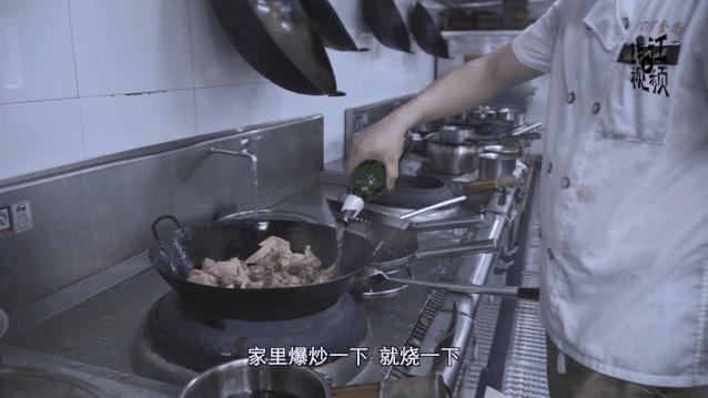 一年生的老母鸡加入啤酒一起烧，香酥鲜嫩不卡口