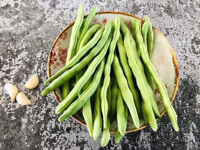 芸豆虽是豆，但不易生出根粒菌，栽种芸豆需要基肥又需要追肥