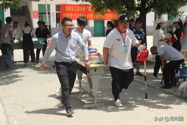 九龙镇裴营小学举行“爱心共读书屋”捐赠仪式暨张光付事迹报告会