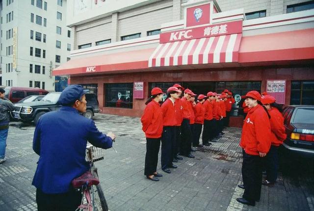 这老头熬鸡汤，为啥能拿十个亿？