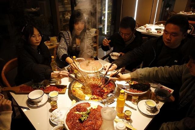 「泸州」泰安街道：鸵鸟“奔”出乡村振兴致富路