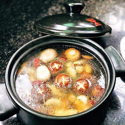 菌菇鸡汤｜肉香汤鲜，不需多余调料也很好喝