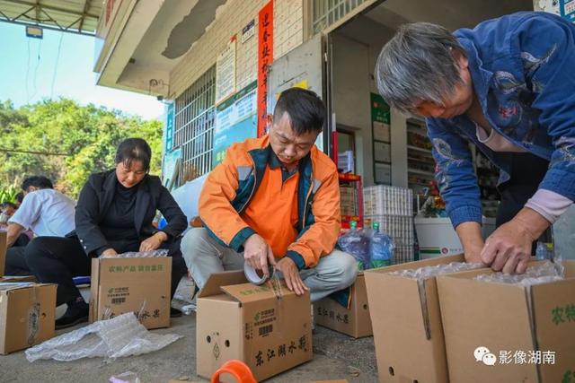 在北纬25°的东江湖畔，移民种植的这种水果，闻名全国！