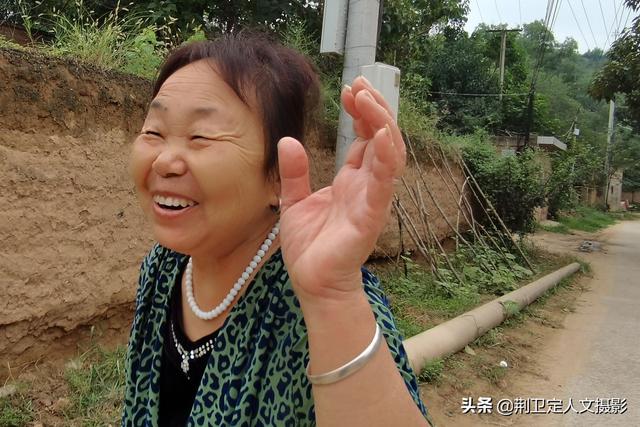 山西农民大姐种植咖啡豆，结果长出决明子，她说不想骂人