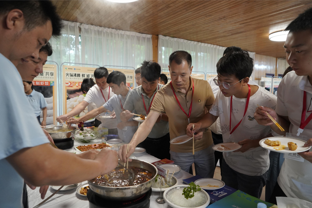 火锅沸腾·鲜“威”共享，四川省火锅协会会员单位走进通威食品