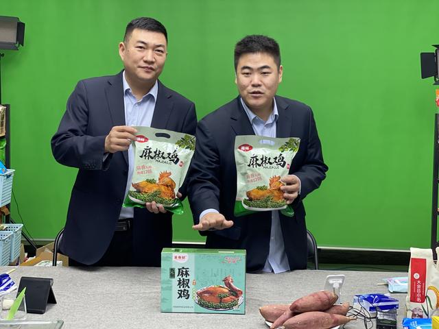 新乡麻椒鸡“触网”成“爆品”，曾4小时卖出2万只｜关爱你我他，温暖千万家