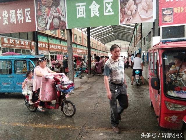 临沂经济技术开发区月亮湾农贸市场，开发区最大的农产品零售市场