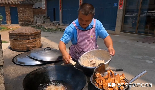 阿胖山：乡村大厨做美食赢得百万粉丝，爆红后带村民发家致富