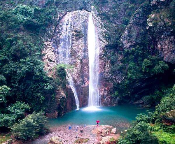 赏青山瀑布，住木屋民宿，重走湘军路，给自己放个假