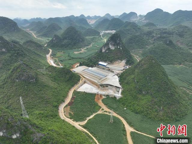 广西平果矿区山村走出逆袭路