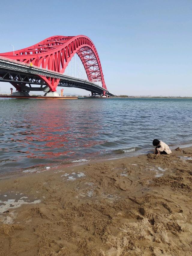 宁波这个钓点太酷了！不光能钓海鱼、淡水鱼还有沙滩、红桥与风车