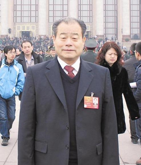 山东首富发家史，白手起家方式不一，他最悲情2年破产，2人特殊