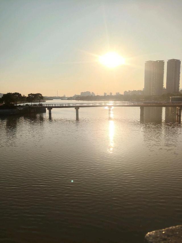 宁波这个钓点太酷了！不光能钓海鱼、淡水鱼还有沙滩、红桥与风车