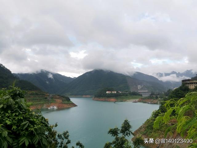 在广西天峨县的龙滩库区上，体验“钓友圣地”的最后“绝唱”。