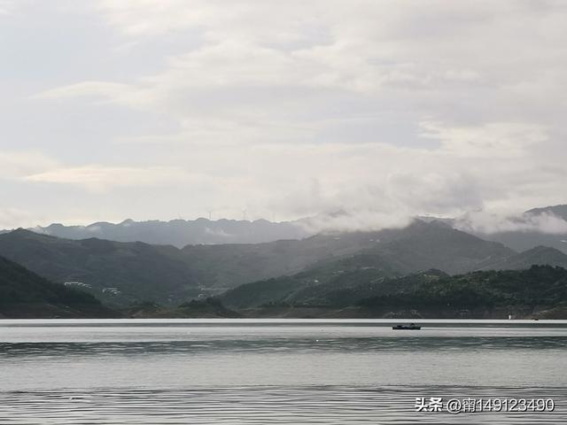 在广西天峨县的龙滩库区上，体验“钓友圣地”的最后“绝唱”。