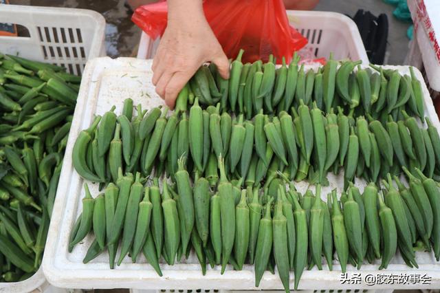 秋葵贝丁如今是一道很常见的胶东菜，但它兴起其实没几年