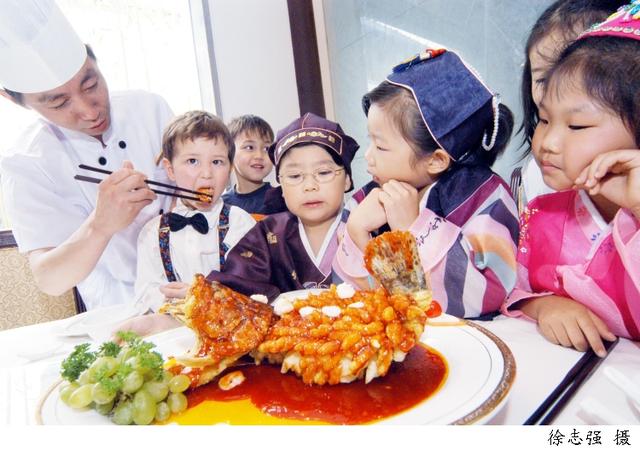 上海专家“驯化”挑食鳜鱼，更低成本实现绿色养殖