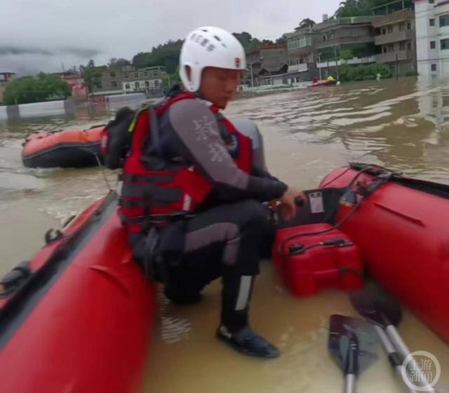 “金鱼之乡”福建闽侯遭遇特大暴雨，全村包括金鱼养殖户都被淹