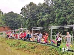 南方适合养殖小龙虾吗(一只小龙虾玩转农旅新花样梅县大坪镇发展小龙虾养殖业助乡村振兴)