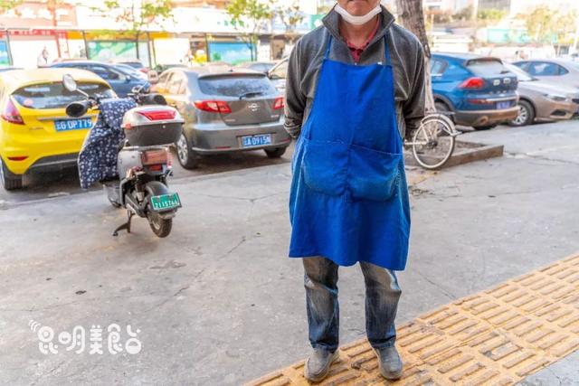 昆明殿堂级小锅米线，二十年老字号，宝马男开车1小时去吃