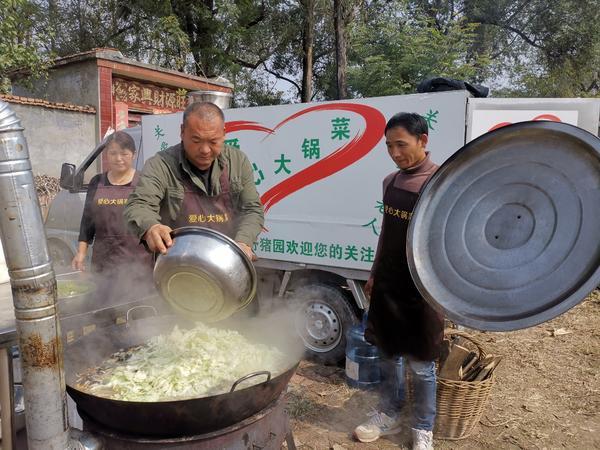 每天一个村！周口3村民发起爱心行动，给留守老人做大锅菜