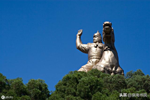 郑成功父子开发和建设台湾，首要的业绩是大搞垦殖，发展农业生产