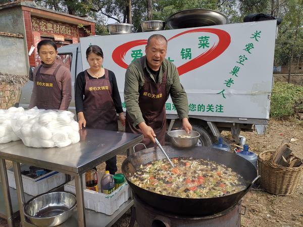 每天一个村！周口3村民发起爱心行动，给留守老人做大锅菜