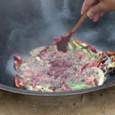 告诉你3个诀窍，在家也能做出一盘地道鲜嫩的香辣螺蛳