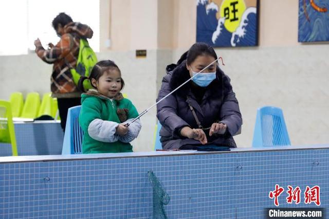 滇台校企合作工厂化养虾 设立钓虾场引市民体验台湾文化