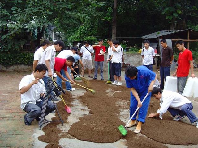 靳任任：领先一步搞特养 小苍蝇也有大市场