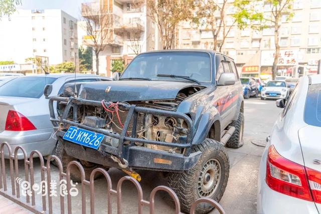 昆明殿堂级小锅米线，二十年老字号，宝马男开车1小时去吃