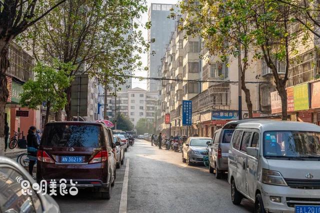 昆明殿堂级小锅米线，二十年老字号，宝马男开车1小时去吃