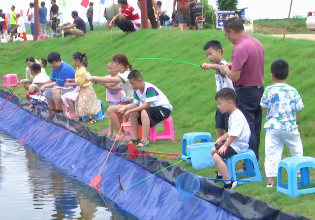 虾稻田里过暑假 来黄陂解锁夏日新玩法