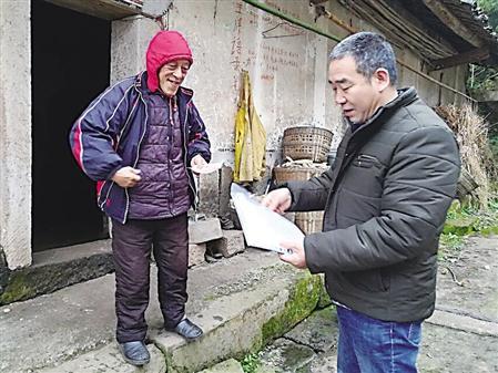 修致富路架产业桥 他成为村民的“大众亲人”