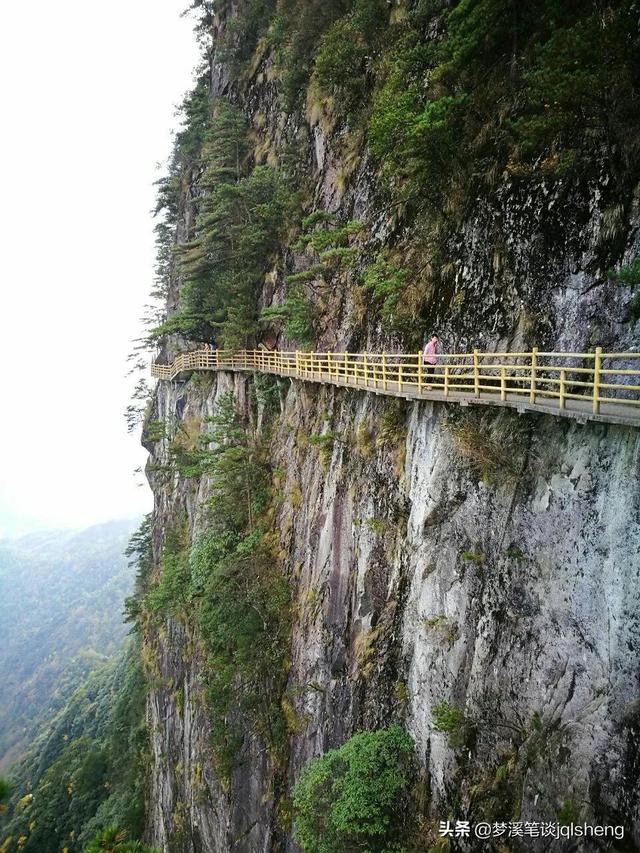 月亮之都：秀美明月山