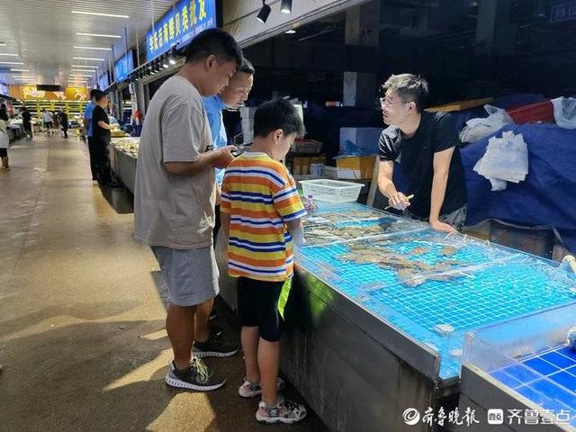 第一批野生梭子蟹济南上市，预计9月份后价钱能更便宜