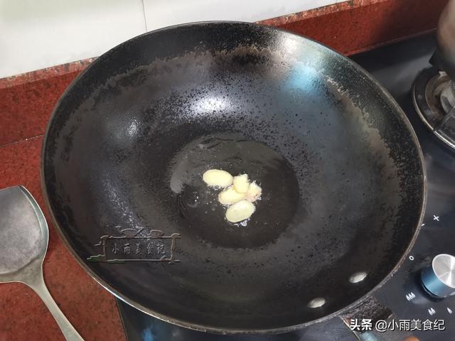 小河泥沙里的河蚬，纯野生无法人工养殖，煮汤最合适，汤汁鲜甜