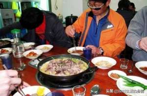 最大的肉狗养殖场(韩国人曾有多痴迷狗肉？医生都会劝伤者食用，菜名和我国近乎相同)