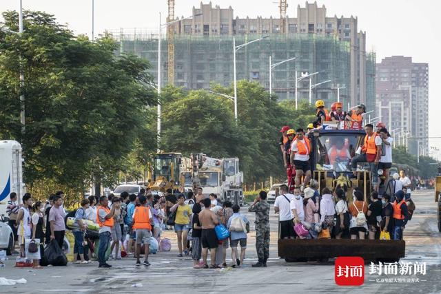 洪水围城｜新一轮降雨将至，河南卫辉城区8.6万人紧急转移