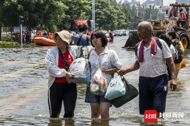 洪水围城｜新一轮降雨将至，河南卫辉城区8.6万人紧急转移