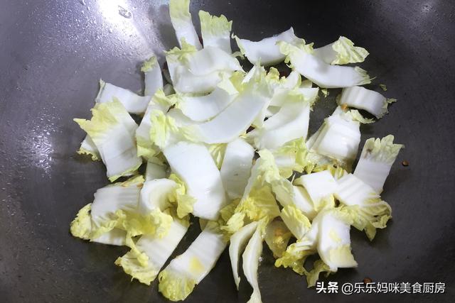 夏季减肥，1种“芽菜”要常吃，维C含量高，简单一炒，低脂又营养