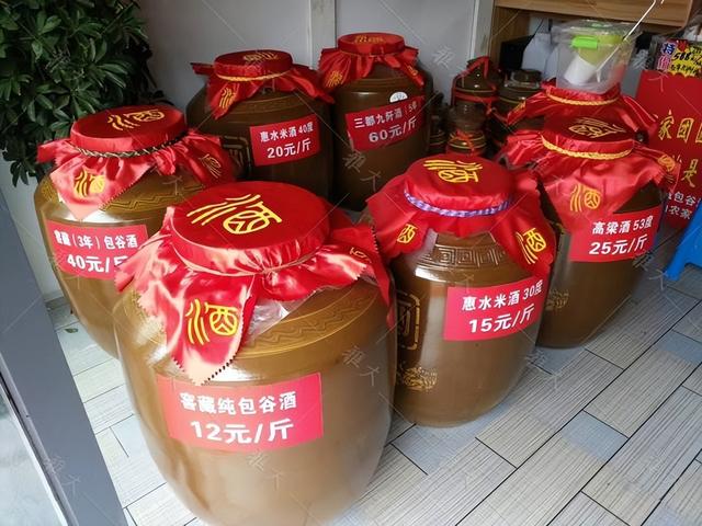 粮食酿酒，酒糟喂牛，日子越过越“牛”