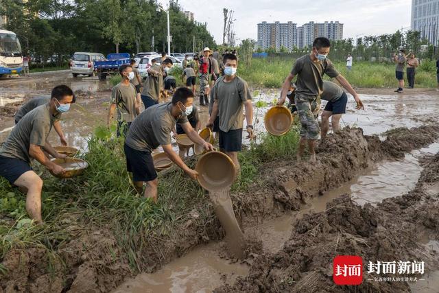 洪水围城｜新一轮降雨将至，河南卫辉城区8.6万人紧急转移