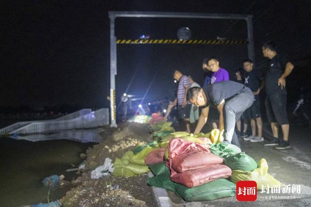 洪水围城｜新一轮降雨将至，河南卫辉城区8.6万人紧急转移