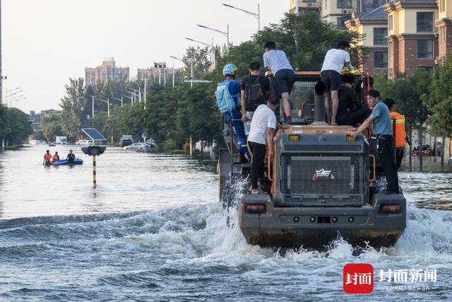 洪水围城｜新一轮降雨将至，河南卫辉城区8.6万人紧急转移